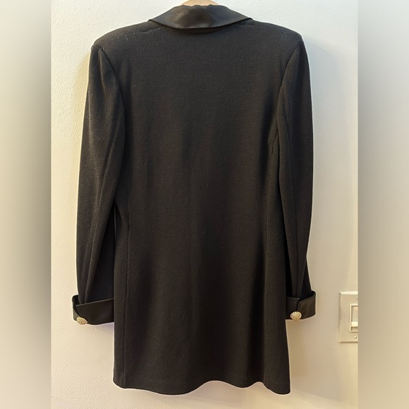 Vintage Tuxedo, St. John, size 6. Santana knit, Swarovski crystal buttons. - Picture 8 of 8